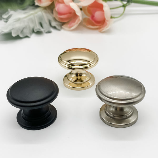 Round Drawer Knobs in Hamptons Style